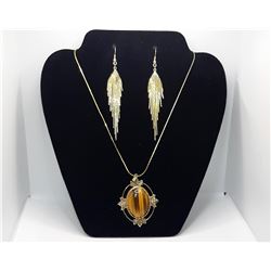 18)   OVAL NATURAL TIGER'S EYE PENDANT ON