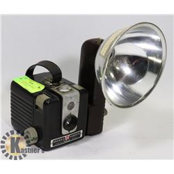 VINTAGE HAWKEYE BROWNIE CAMERA WITH FLASH