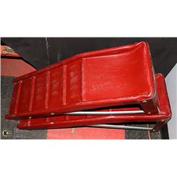 SET OF 2 RED STEEL AUTOMOTIVE DRIVE-UP
