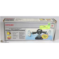 MOTION SENSITIVE SECURITY LIGHT