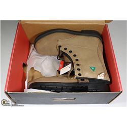 NEW STEEL TOED SAFETY BOOTS SIZE 8