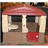 Image 1 : LARGE KIDS PLAYHOUSE  48" X 33" X 56"