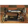 Image 2 : VINTAGE SINGER SEWING MACHINE IN CABINET