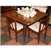 Image 1 : VINTAGE TABLE WITH 4 CHAIRS 46 X 42 X 29