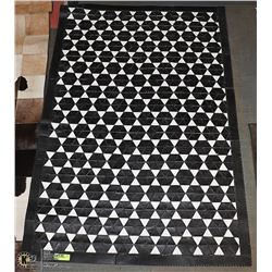 BLK/WHT GEOMETRIC RUG/WALL ART. 60" X 39",