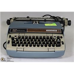 VINTAGE COLLECTIBLE TYPWRITTER