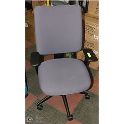 GREY ROLLING SWIVEL OFFICE CHAIR WITH ARMS
