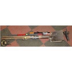 A LOT 5 OF SHOVELS, RACK. OUTDOORS