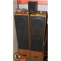 A LOT OF PIONEER 2 LARGE SPEAKERS