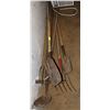 Image 1 : LOT OF ASSORTED GARDEN TOOLS