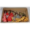 Image 1 : BOX OF VINTAGE COWBOY ITEMS INCL. 5 ROPE