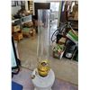 Image 3 : WHITE LINCOLN DRAPR ALADDIN LAMP & CHIMNEY 25"T