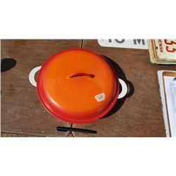 VINTAGE DESCOWARE CAST IRON POT