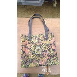 FLORAL PATTERNED PURSE
