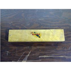 VINTAGE WOODEN CRAFT BOX INCLUDING 2 CALIGRAPHY PENS