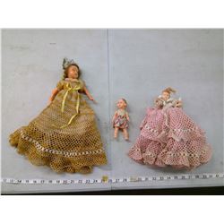 SMALL DOLL MADE IN HONG KONG C/W 2 LARGE DOLLS WITH KNITTED DRESSES