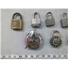 Image 2 : VINTAGE LOCKS, KEYCHAINS, ETC.