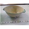 Image 2 : ENAMELWARE COLANDER AND SWAG LAMP GLASS