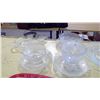 Image 4 : DEPRESSION GLASS DINNER SET