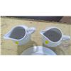 Image 4 : MILK GLASS PITCHERS AND PORCELAIN PLATE