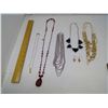 Image 1 : LOT OF 5 NECKLACES (GOLD NECKLACE HAS BROKEN CHAIN)