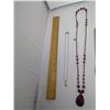 Image 2 : LOT OF 5 NECKLACES (GOLD NECKLACE HAS BROKEN CHAIN)
