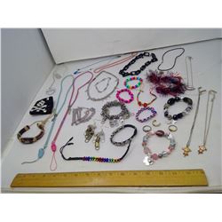 LOT OF CHILDREN'S JEWELRY