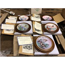 5 COLLECTOR ART PLATES THAT CAN BE MOUNTED TO A WALL