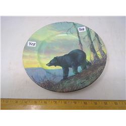 1984 BLACK BEAR PAINTED ON WALL HANGING DISH - DIAMETER 10"