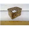 Image 2 : 1990 SOUTH WOVEN BRASS STRIPS - LIDDED CONTAINER LENGTH 4"