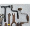 Image 3 : VARIETY OF HAND TOOLS