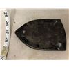 Image 6 : SAD IRON WITH HANDLE AND TRIVET
