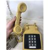 Image 5 : YELLOW DESK PHONE