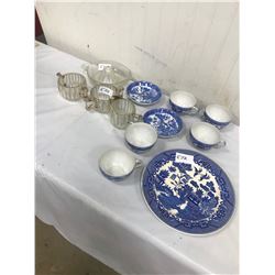 LOT OF 8 BLUE JAPAN PIECES AND 4 GLASS PIECES