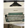Image 2 : VINTAGE OLYMPIA TYPEWRITER "MANUAL"