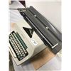 Image 3 : VINTAGE OLYMPIA TYPEWRITER "MANUAL"