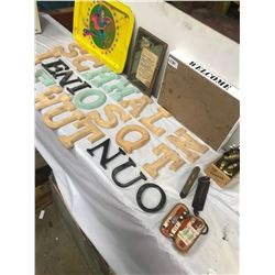 LOT OF WOODEN CRAFT LETTERS, TRAYS, AND COLLECTIBLES