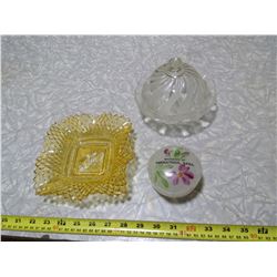 SWIRL PATTERENED DEPRESSION GLASS AND COLOURED BOWL