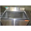 Image 2 : Supreme Metal Ice Bin?