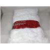 Image 1 : Faux Fur Tree Skirt (60in)