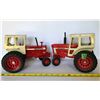 Image 1 : INTERNATIONAL 1456 & 1466 TURBO DIE CAST TRACTORS