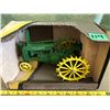 Image 1 : JOHN DEERE 1937 MODEL G DIE-CAST TRACTOR