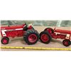 Image 2 : FARMALL 806 & 804 DIE-CAST TRACTORS