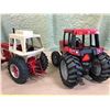 Image 2 : INTERNATIONAL MODELS 1066 & 5288 DIE-CAST TRACTORS