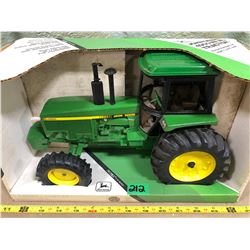 JOHN DEERE 4955 DIE-CAST TRACTOR