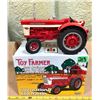 Image 1 : INTERNATIONAL 660 DIE-CAST TRACTOR