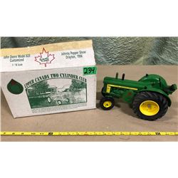 JOHN DEERE 820 DIE-CAST TRACTOR