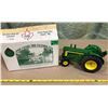 Image 1 : JOHN DEERE 820 DIE-CAST TRACTOR