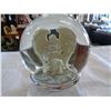 Image 2 : 2 MUSICAL GLOBES AND DECORATIVE TREE