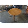 Image 8 : ROUND MAPLE DINING TABLE WITH 6 CHAIRS